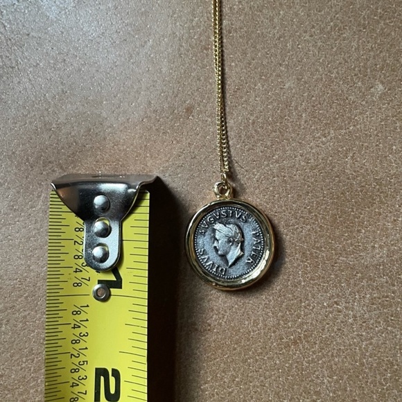 Gold & silver plated Coin charm pendant necklace
Roman coin Augustus vintage - Picture 5 of 6